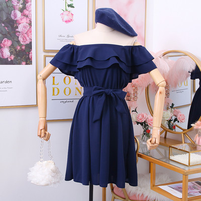 Modern női ruha csónakos nyakkivágással és övvel több színben