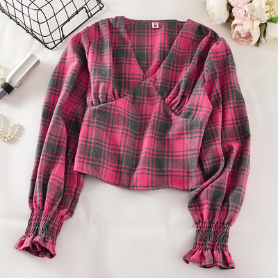 Kockás női blúz három színben V-nyakú és hosszú ujjú