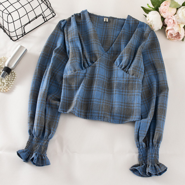 Kockás női blúz három színben V-nyakú és hosszú ujjú