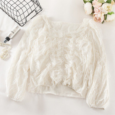 Fekete, barna és fehér női blúz négyzet alakú nyakkivágással és hosszú ujjal