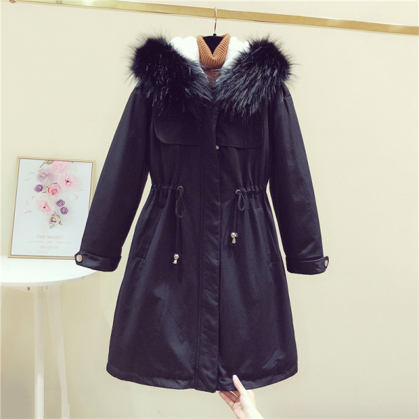 Női téli kabát hosszú modell, deréknál és a kapucninál csatlakozóval, bézs, fekete és zöld színben