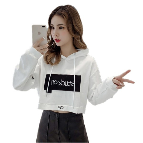 Női rövid fekete, fehér és piros blúz kapucnival és megkötővel