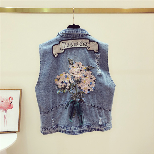 Γυναικείο τζιν  γιλέκο με χρωματιστό κεντήματα στην πλάτη με μπλε χρώμα
