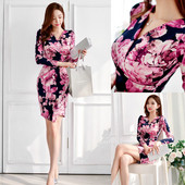 Új modell női ruha Karcsú modell virágos motívumokkal és spitz nyakkivágással
