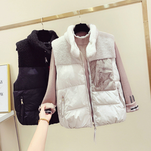 Női őszi-téli mellény fekete és bézs színű pehellyel és zsebekkel