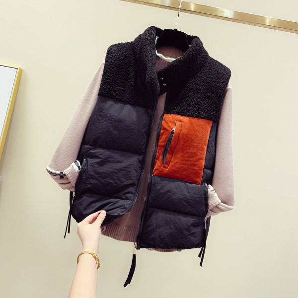 Női őszi-téli mellény fekete és bézs színű pehellyel és zsebekkel
