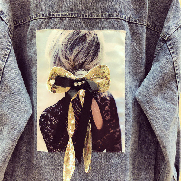 Női farmerdzseki színes rátéttel a hátán kék színben