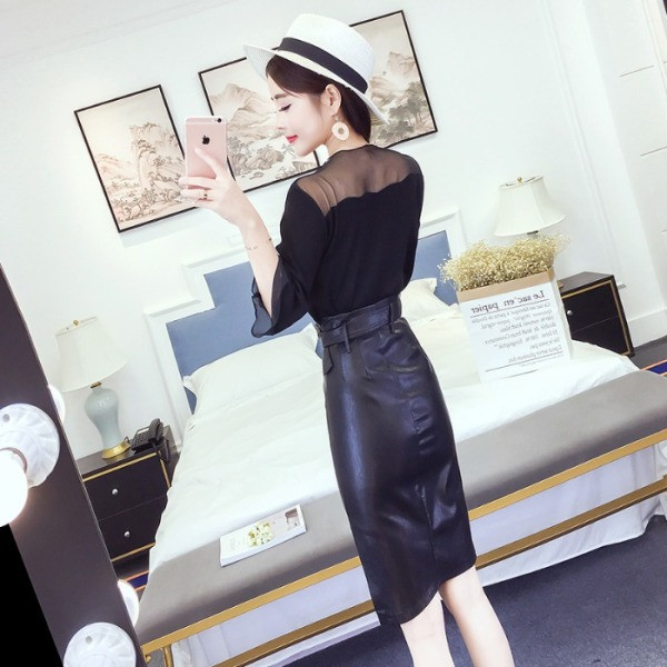 Női őszi-téli szoknya öko bőrből fekete színben, övvel és hasítékkal