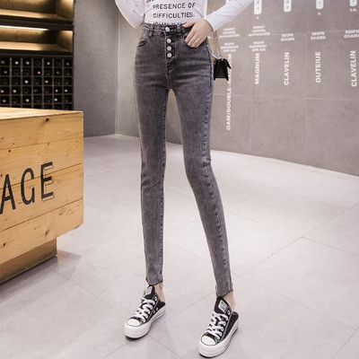 Szürke, magas derékú és gombos női, testhezálló farmernadrág