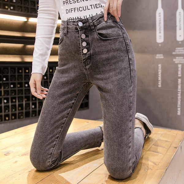 Szürke, magas derékú és gombos női, testhezálló farmernadrág