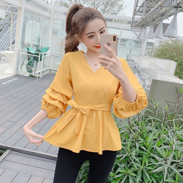 Piros, sárga és fehér női ing V-nyakkal