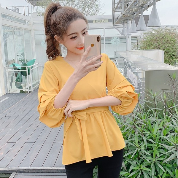 Piros, sárga és fehér női ing V-nyakkal