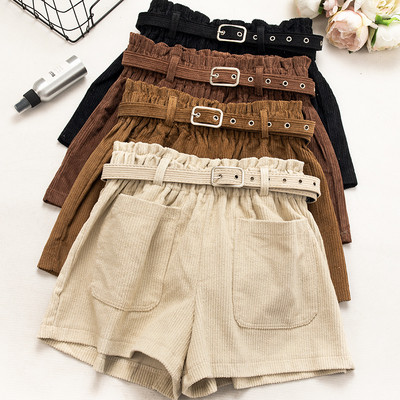 Къси дамски панталони с джобове и колан в четири цвята 