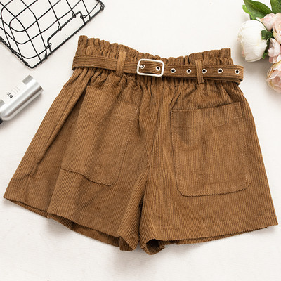 Női rövidnadrág zsebekkel és övvel négy színben