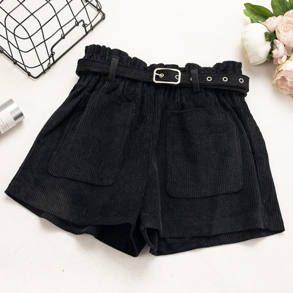 Női rövidnadrág zsebekkel és övvel négy színben