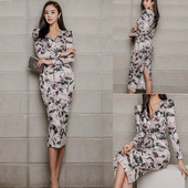 Rochie eleganta dama model slim cu motive florale si decolteu spitz