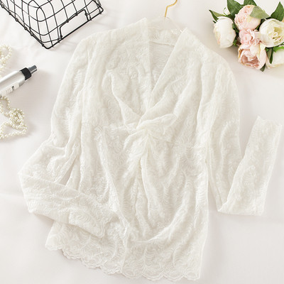 Női csipkeblúz öt színben, V-nyakú és hosszú ujjú