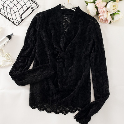 Női csipkeblúz öt színben, V-nyakú és hosszú ujjú