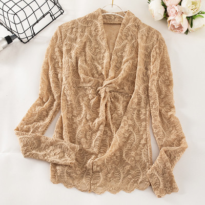 Női csipkeblúz öt színben, V-nyakú és hosszú ujjú