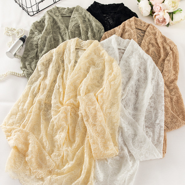 Női csipkeblúz öt színben, V-nyakú és hosszú ujjú