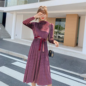 Rochie lungă din catifea, cu curea și guler semi-înalt, în mov și maro