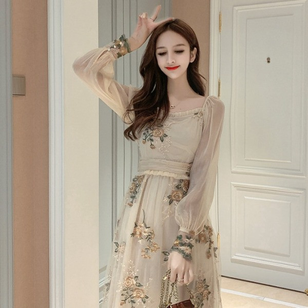 Rochie de dama model nou cu tul si broderie in bej