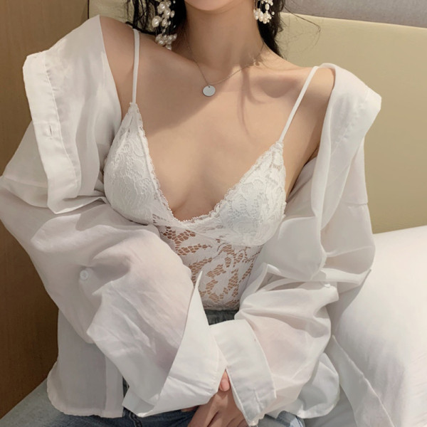 Μοντέρνο γυναικείο δαντελωτό μπουστάκι με λεπτές λωρίδες σε λευκό, κόκκινο και μαύρο χρώμα