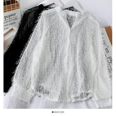 Modern női ing gombokkal és alacsony gallérral fehér, fekete és kék színben