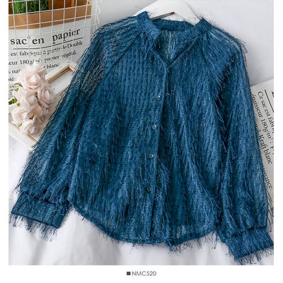 Modern női ing gombokkal és alacsony gallérral fehér, fekete és kék színben