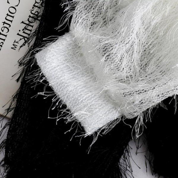 Modern női ing gombokkal és alacsony gallérral fehér, fekete és kék színben