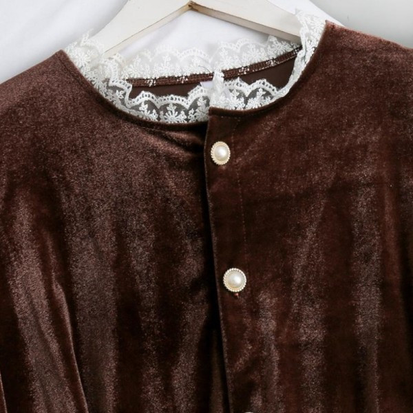 Új modell női ing csipkével és barna és fekete kivágásokkal