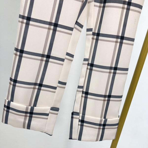 Hosszú, kockás nadrág elasztikus derékkal, fehér színben