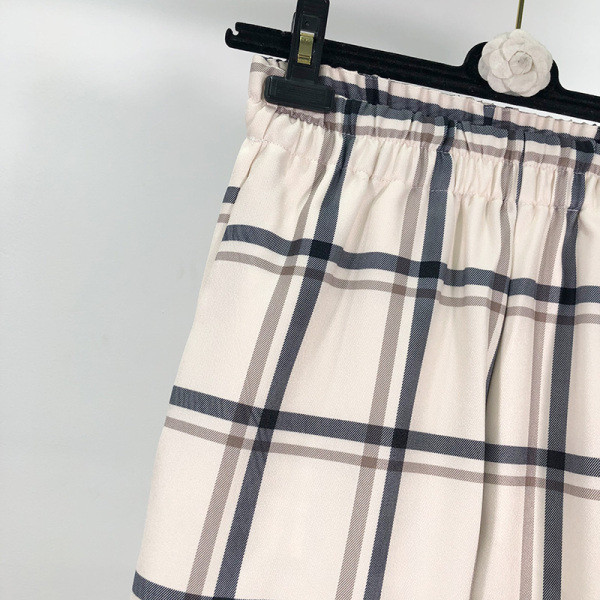 Hosszú, kockás nadrág elasztikus derékkal, fehér színben