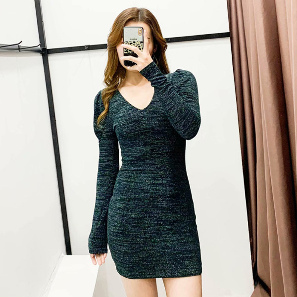 Rochie scurtă, cu decolteu în V și mânecă gri