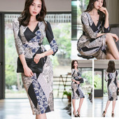 Rochie elegantă de damă cu model, decolteu spitz și mâneci 3/4 - stil retro