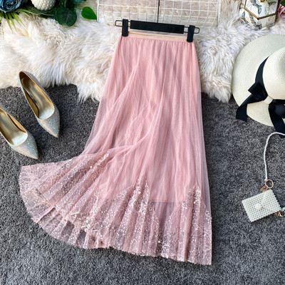 Modern női szoknya rózsaszín, bézs és fekete színben, gyöngyökkel és csipkével