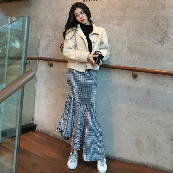 Μακρύ γυναικεία φούστα ασύμμετρομοντέλο σε μαύρο και άσπρο χρώμα