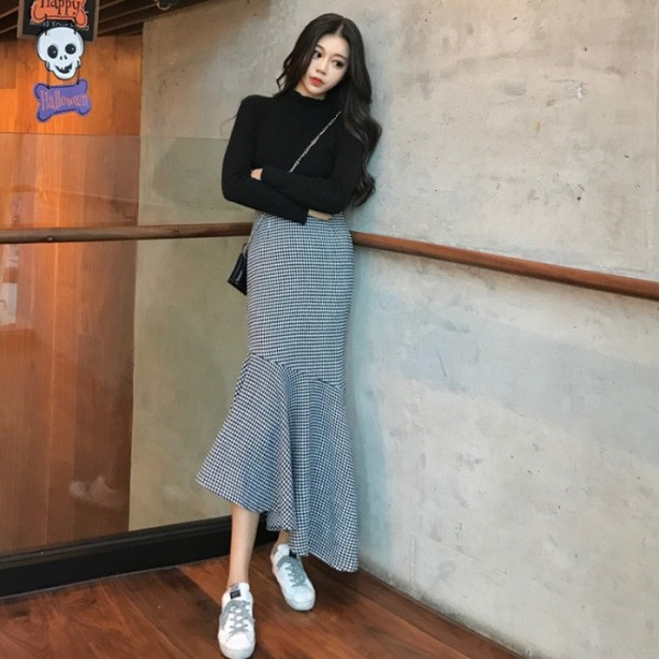 Μακρύ γυναικεία φούστα ασύμμετρομοντέλο σε μαύρο και άσπρο χρώμα