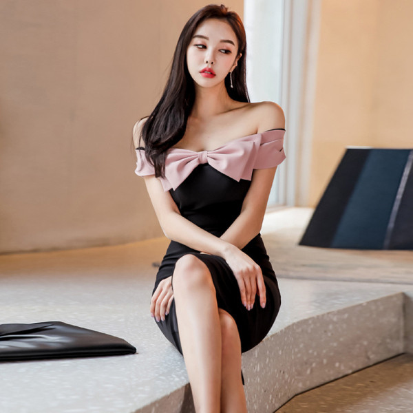 Női ruha szalaggal és csupasz váll Karcsú fekete modell