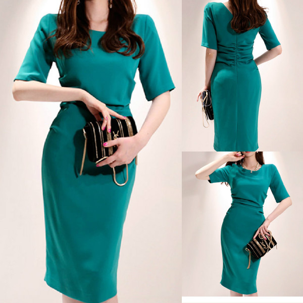 Modern női ruha 3/4-es ujjal, kerek nyakkivágással, zöld színben