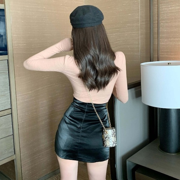 Női testhezálló blúz vékony kötött fürtökkel, rózsaszínben