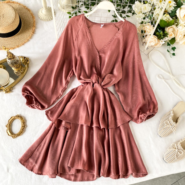 Stílusos női ruha V-nyakú rózsaszín, barna, piros és fekete színekben