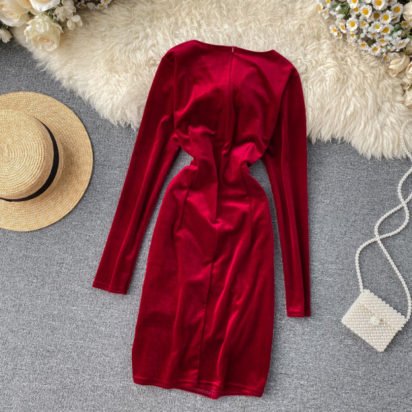 Női retro stílusú bársonyruha fekete és piros színben, V-nyakkal