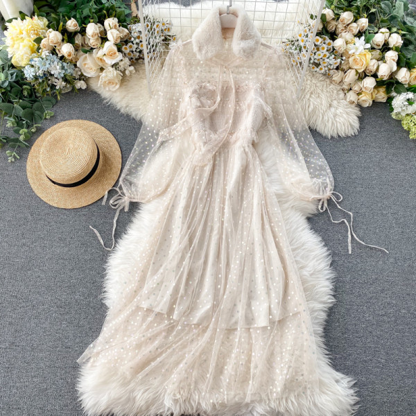 Μακρύ γυναικείο φόρεμα σε μπεζ και ροζ χρώμα με γούνα και κορδόνια