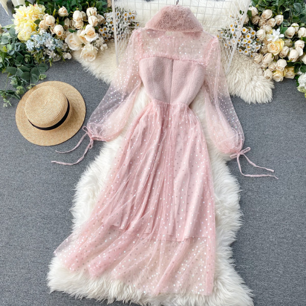 Μακρύ γυναικείο φόρεμα σε μπεζ και ροζ χρώμα με γούνα και κορδόνια