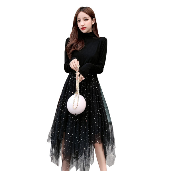 Modern női ruha bézs és fekete színben, hosszú ujjal és tüllből