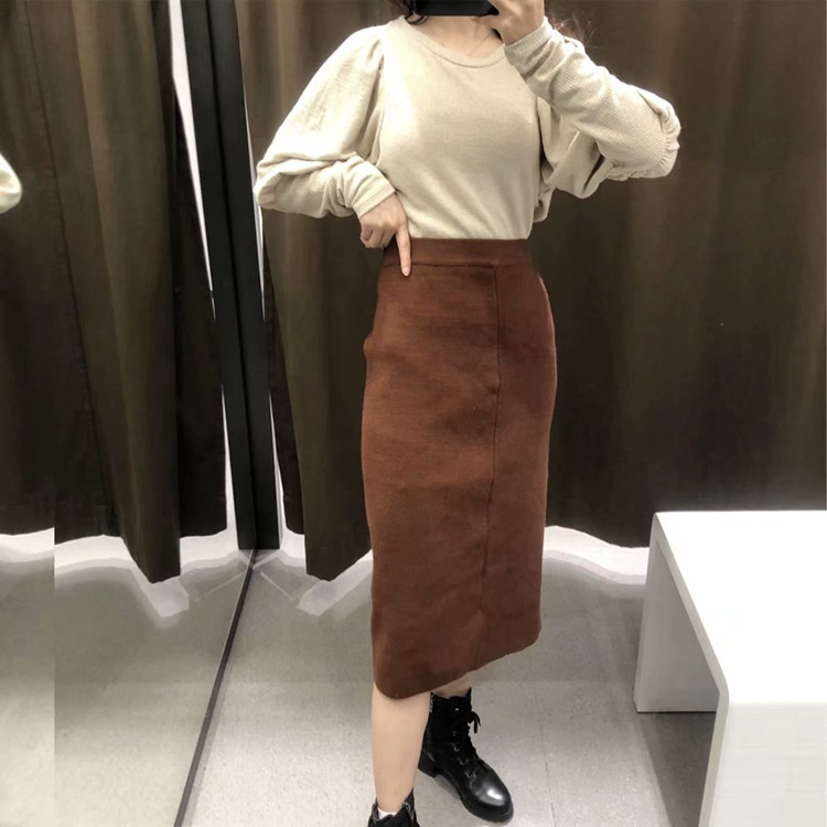 Hosszú barna kötött szoknya magas derékkal