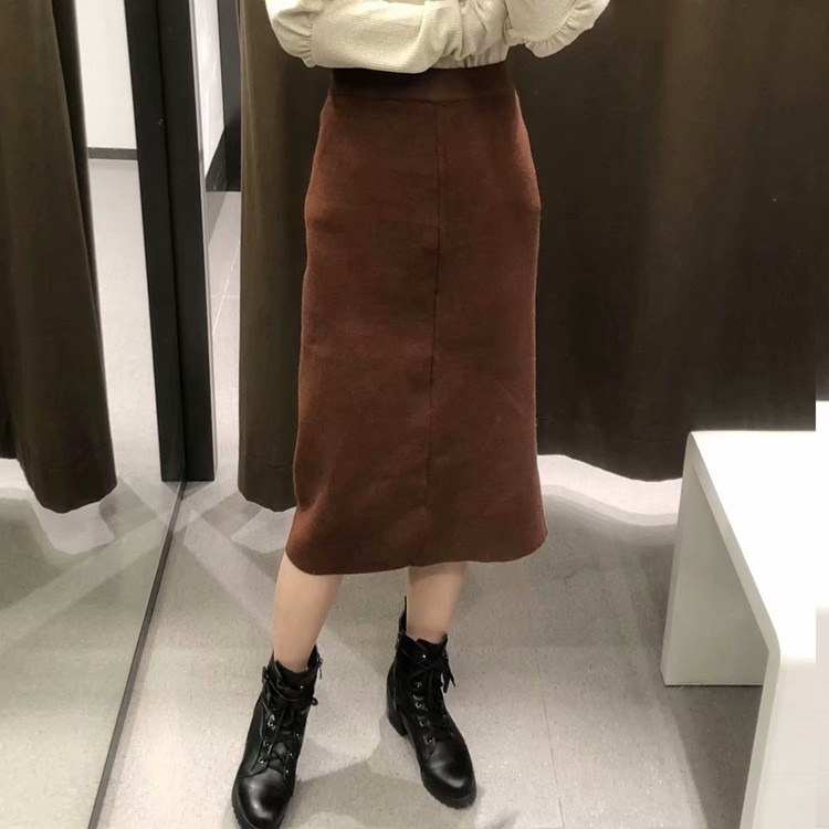 Hosszú barna kötött szoknya magas derékkal