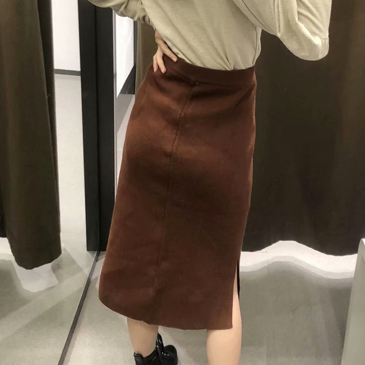 Hosszú barna kötött szoknya magas derékkal