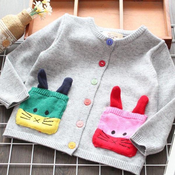 Modern gyerekmellény lányoknak, zsebekkel és színes szürke gombokkal